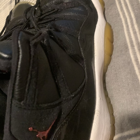 Youth Jordans - Picture 7 of 10